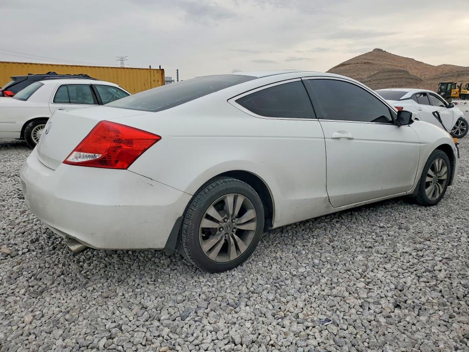 Photo 3 from auction – 2011 HONDA ACCORD with VIN 1HGCS1B83BA010374