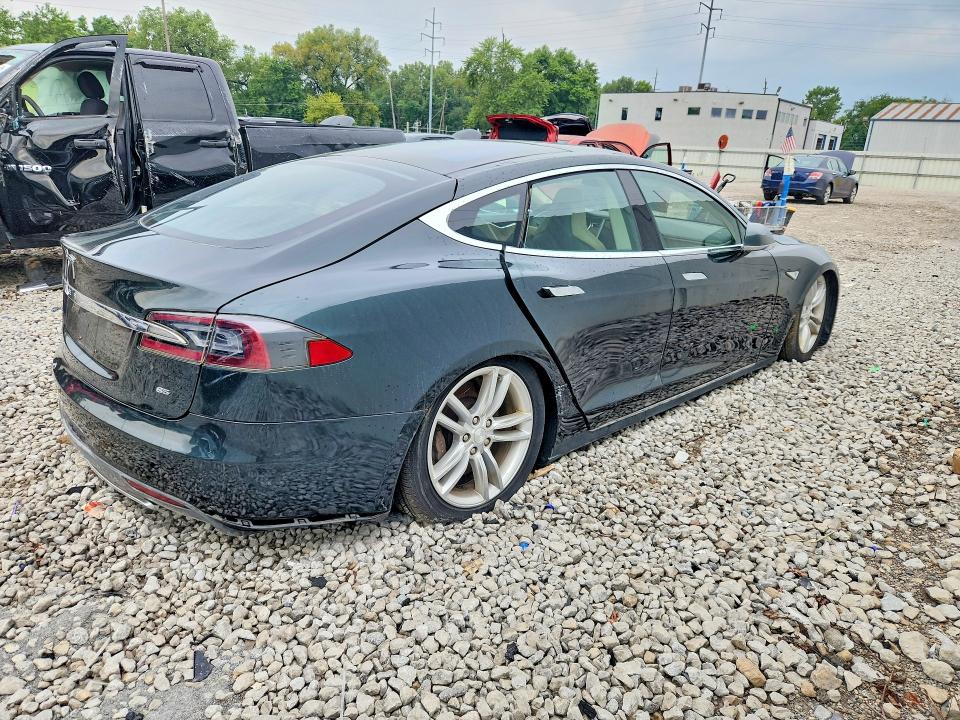 Photo 3 from auction – 2013 TESLA MODEL S with VIN 5YJSA1CN2DFP05490