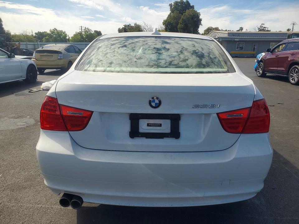 Снимка 6 от търг – 2011 BMW 328 с VIN WBAPH5C58BF093259