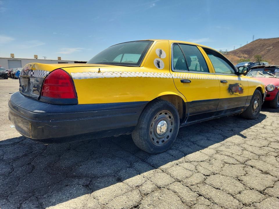 Photo 3 from auction – 2005 FORD CROWN VICTORIA with VIN 2FAHP71W95X140203