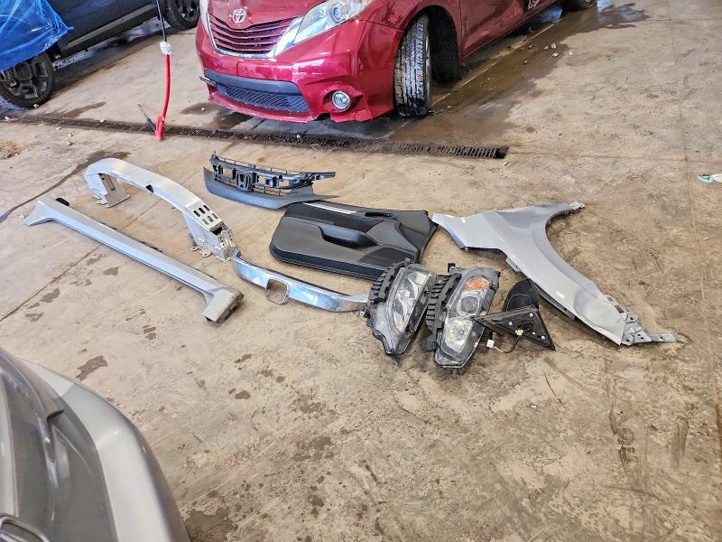 Photo 12 from auction – 2018 HONDA CIVIC with VIN 2HGFC2F76JH550979