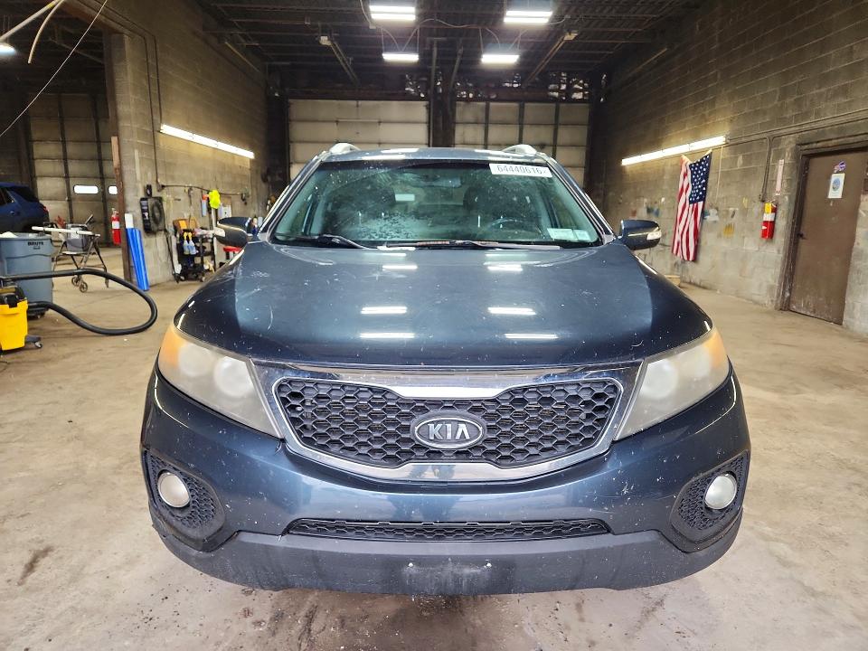 Photo 5 from auction – 2011 KIA SORENTO with VIN 5XYKTCA19BG040597