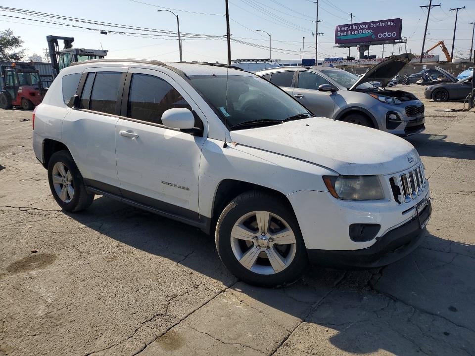 Foto 4 de la subasta – 2015 JEEP COMPASS con VIN 1C4NJCEB4FD373204