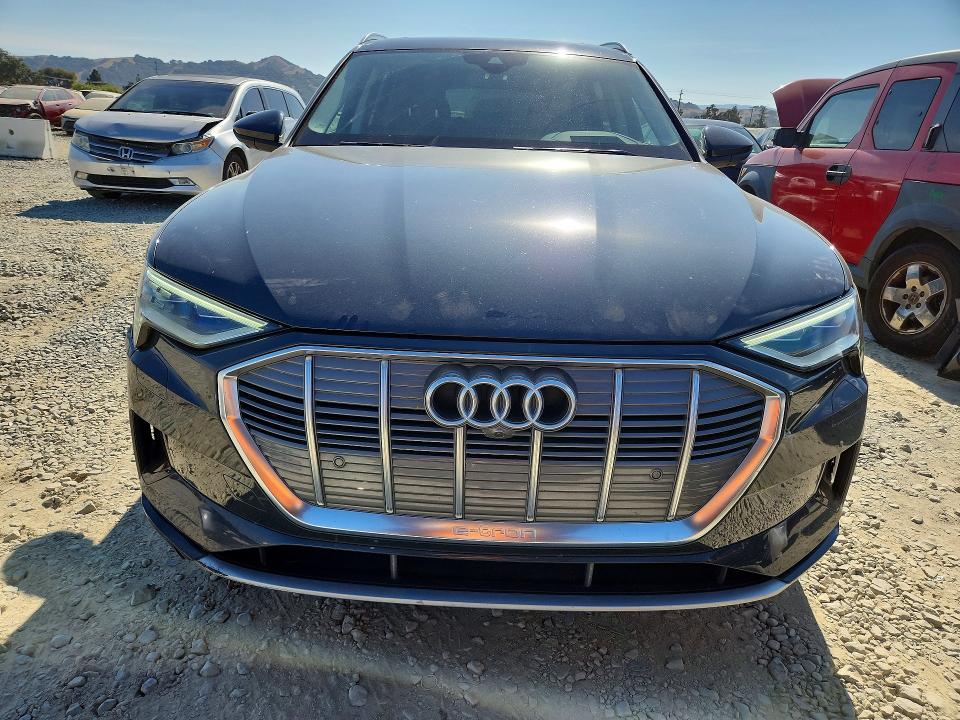 Photo 5 from auction – 2019 AUDI E-TRON with VIN WA1VABGE3KB022561