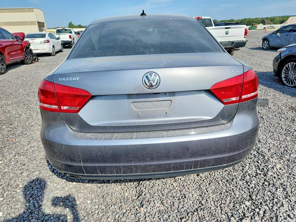 Снимка 6 от търг – 2015 VOLKSWAGEN PASSAT с VIN 1VWAS7A37FC080739
