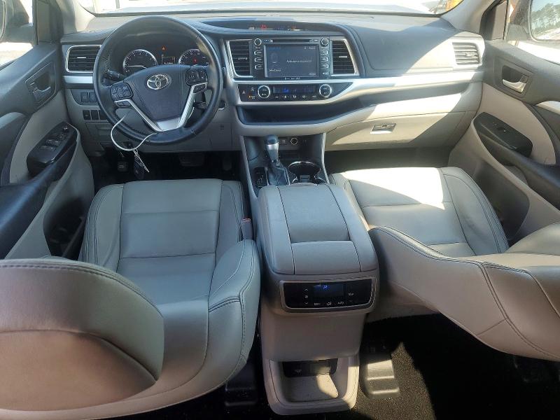 Photo 8 from auction – 2018 TOYOTA HIGHLANDER with VIN 5TDKZRFH1JS534784
