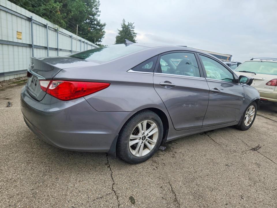 Photo 3 from auction – 2012 HYUNDAI SONATA with VIN 5NPEB4AC1CH356089