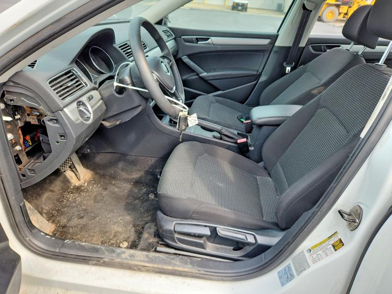 Photo 7 from auction – 2016 VOLKSWAGEN PASSAT with VIN 1VWAT7A33GC056422