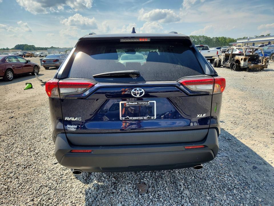 Photo 6 from auction – 2022 TOYOTA RAV4 with VIN 2T3W1RFV5NW219327