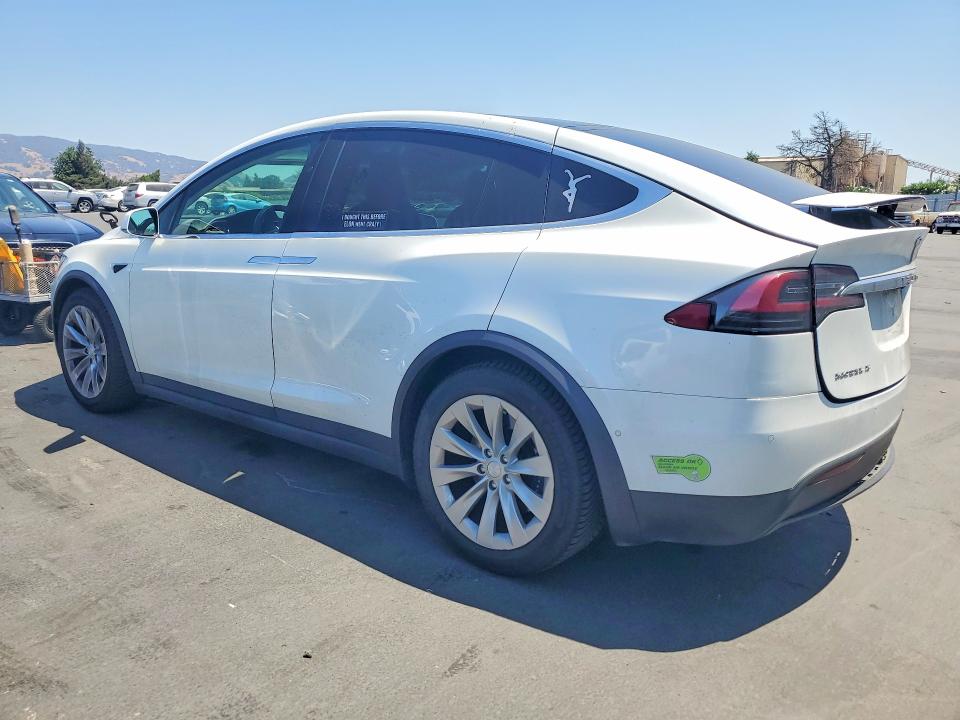 Photo 2 from auction – 2017 TESLA MODEL X with VIN 5YJXCBE20HF059588