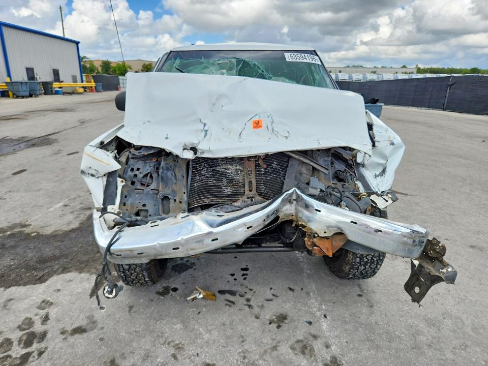 Photo 5 from auction – 2000 CHEVROLET BLAZER with VIN 1GNCS13W2Y2271999