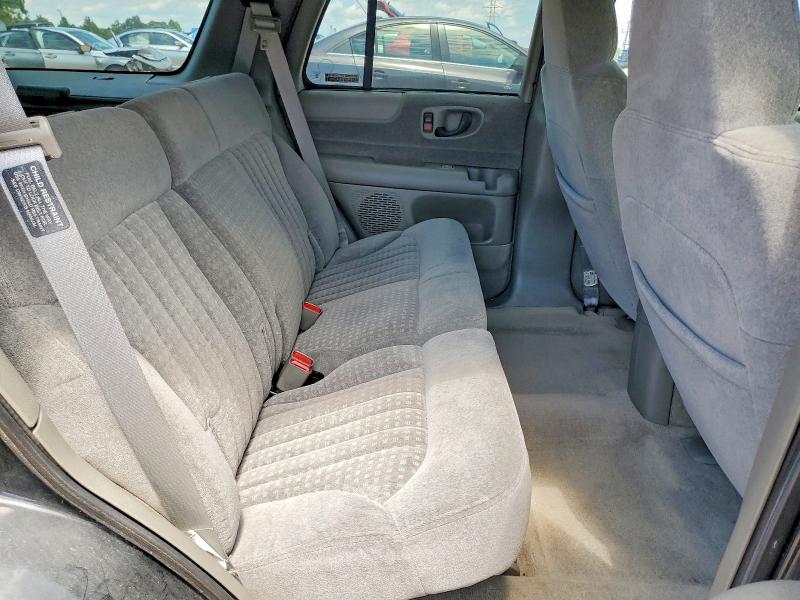 Photo 10 from auction – 1998 CHEVROLET BLAZER with VIN 1GNDT13W2W2234529