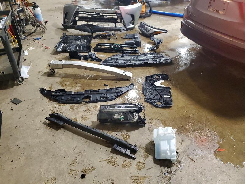 Photo 13 from auction – 2018 TOYOTA HIGHLANDER with VIN 5TDJZRFH6JS537773