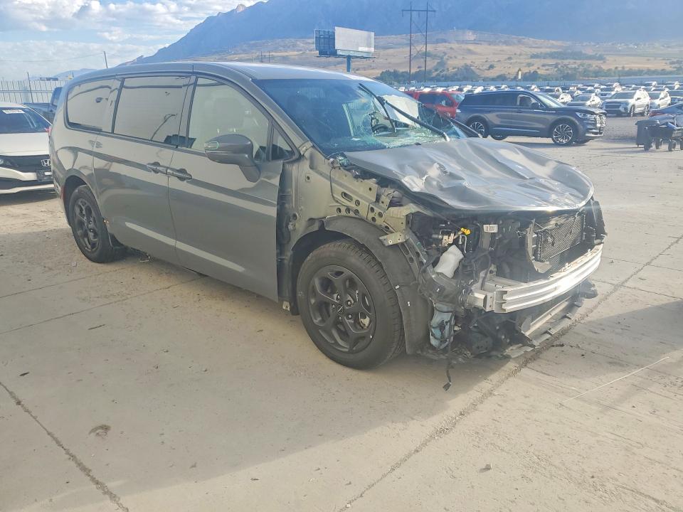 Photo 4 from auction – 2022 CHRYSLER PACIFICA with VIN 2C4RC1L70NR130516