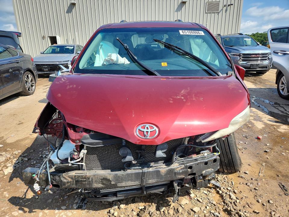 Photo 5 from auction – 2017 TOYOTA SIENNA with VIN 5TDYZ3DC5HS808464
