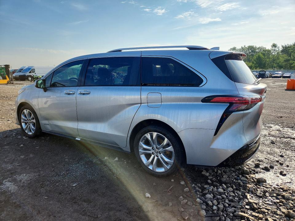 Photo 2 from auction – 2021 TOYOTA SIENNA with VIN 5TDERKEC4MS007725