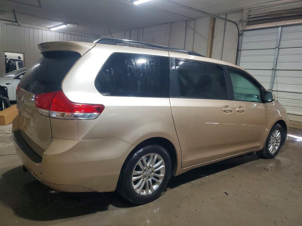 Photo 3 from auction – 2011 TOYOTA SIENNA with VIN 5TDYK3DC0BS047824