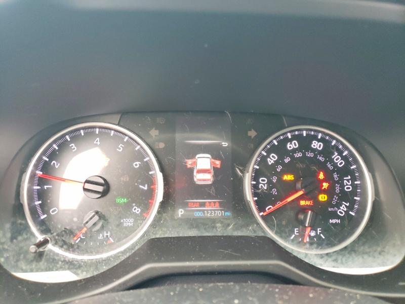 Photo 9 from auction – 2020 TOYOTA RAV4 with VIN 2T3P1RFV1LW113555