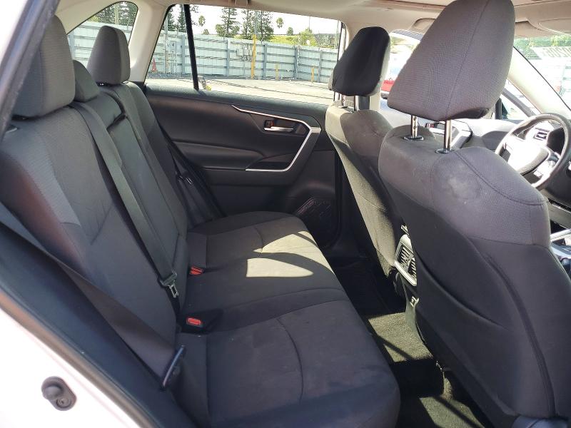 Photo 11 from auction – 2019 TOYOTA RAV4 with VIN 2T3W1RFV6KC015231