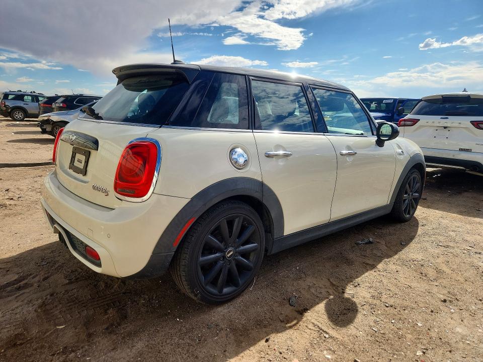 Снимка 3 от търг – 2015 MINI COOPER с VIN WMWXU3C50F2B59142