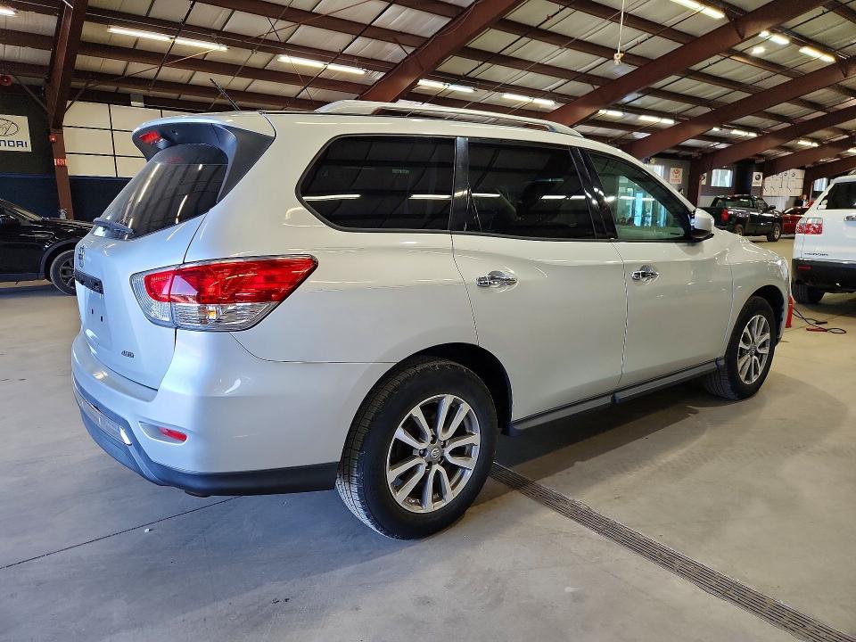 Photo 3 from auction – 2016 NISSAN PATHFINDER with VIN 5N1AR2MM5GC617465