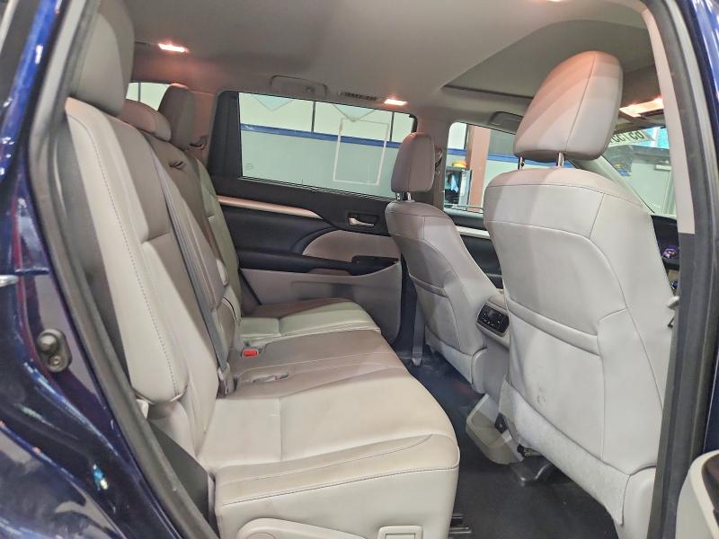 Photo 11 from auction – 2016 TOYOTA HIGHLANDER with VIN 5TDJKRFH1GS231111