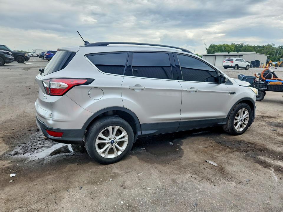 Photo 3 from auction – 2018 FORD ESCAPE with VIN 1FMCU9HD1JUB34003