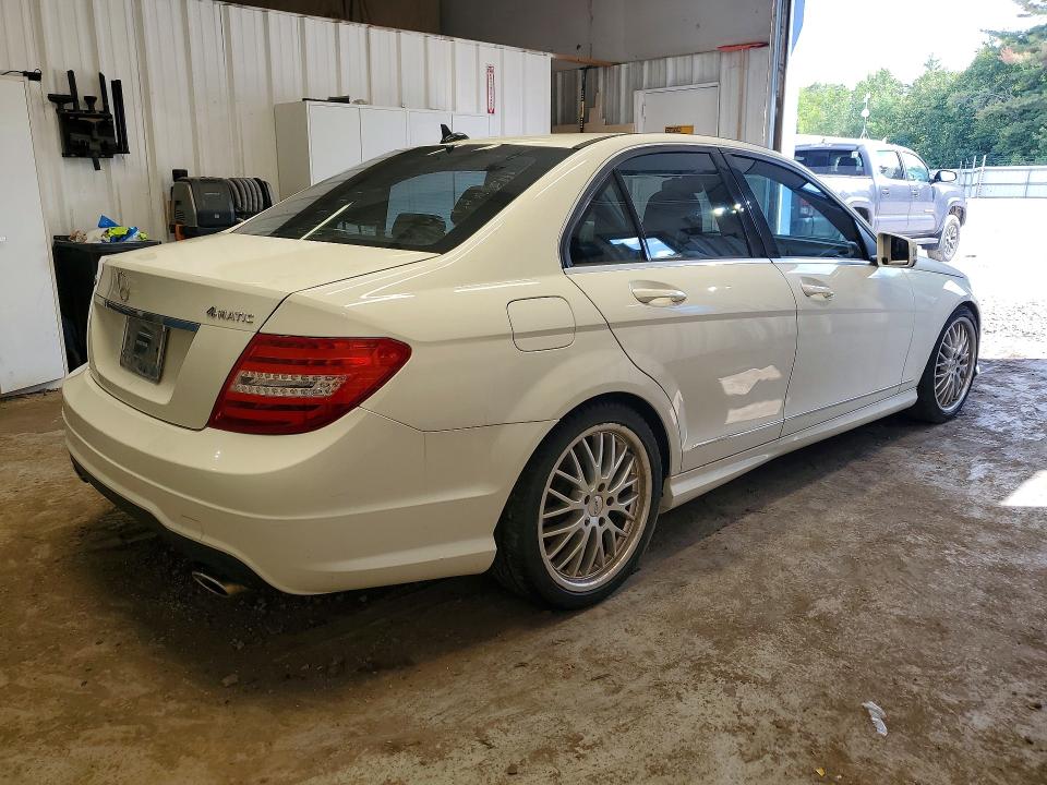 Photo 3 from auction – 2012 MERCEDES-BENZ C with VIN WDDGF8BB7CR196888