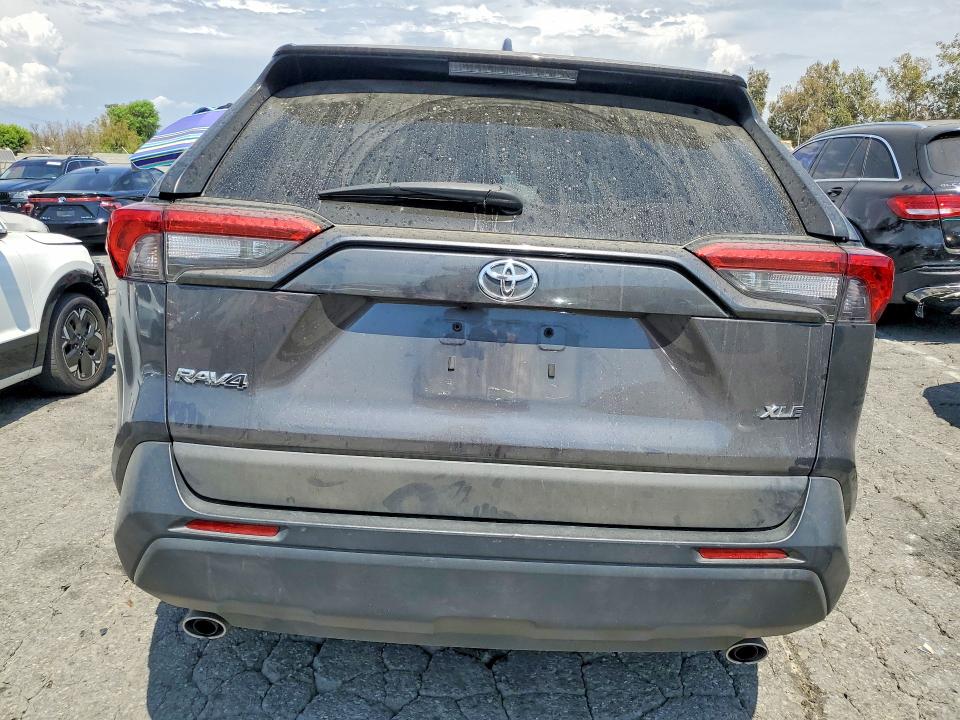 Photo 6 from auction – 2022 TOYOTA RAV4 with VIN 2T3W1RFV2NW203845