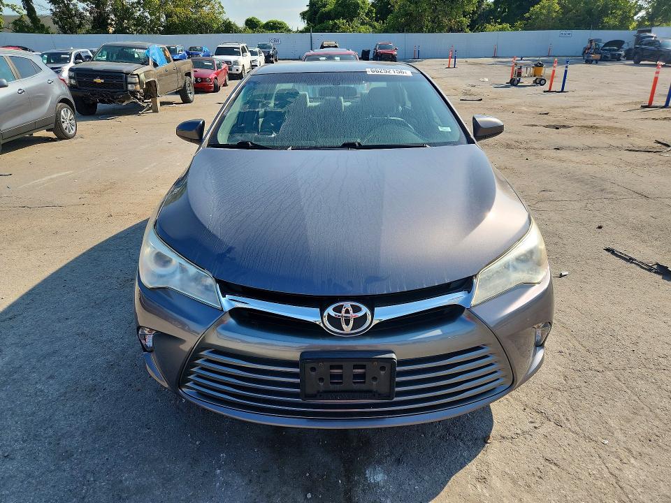 Снимка 5 от търг – 2017 TOYOTA CAMRY с VIN 4T1BF1FK8HU804214