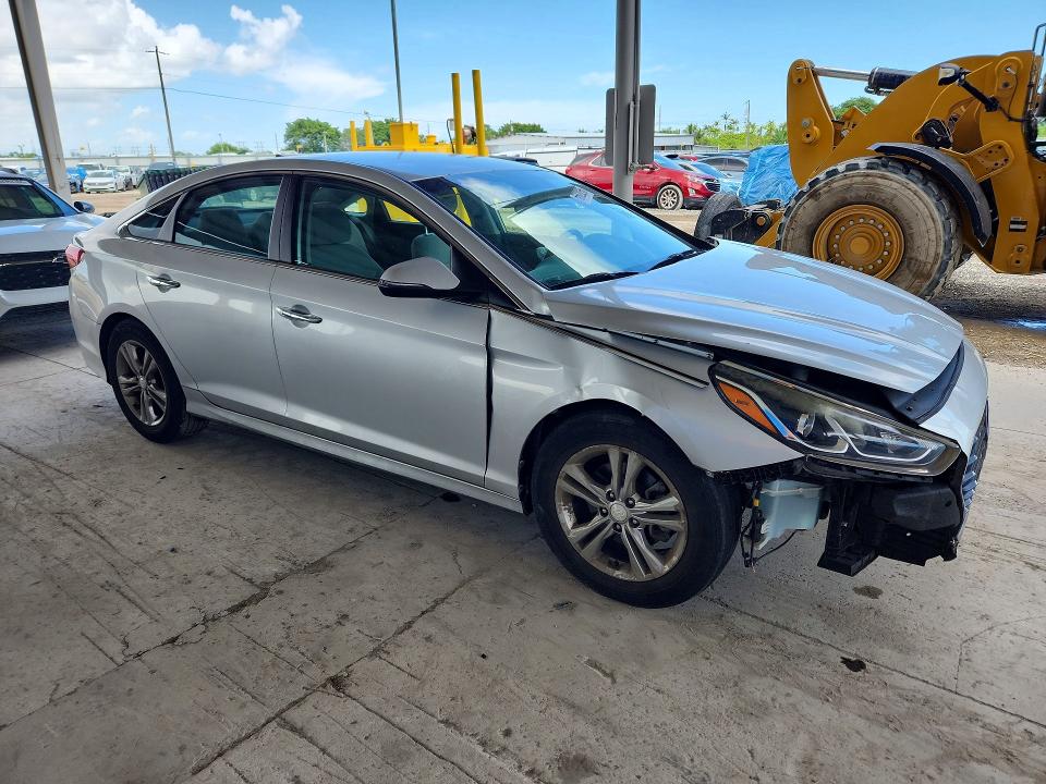 Photo 4 from auction – 2018 HYUNDAI SONATA with VIN 5NPE34AF3JH635192
