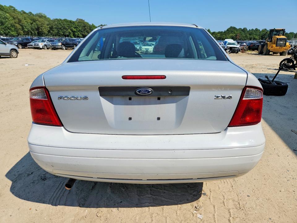 Photo 6 from auction – 2005 FORD FOCUS with VIN 1FAFP34N95W236914