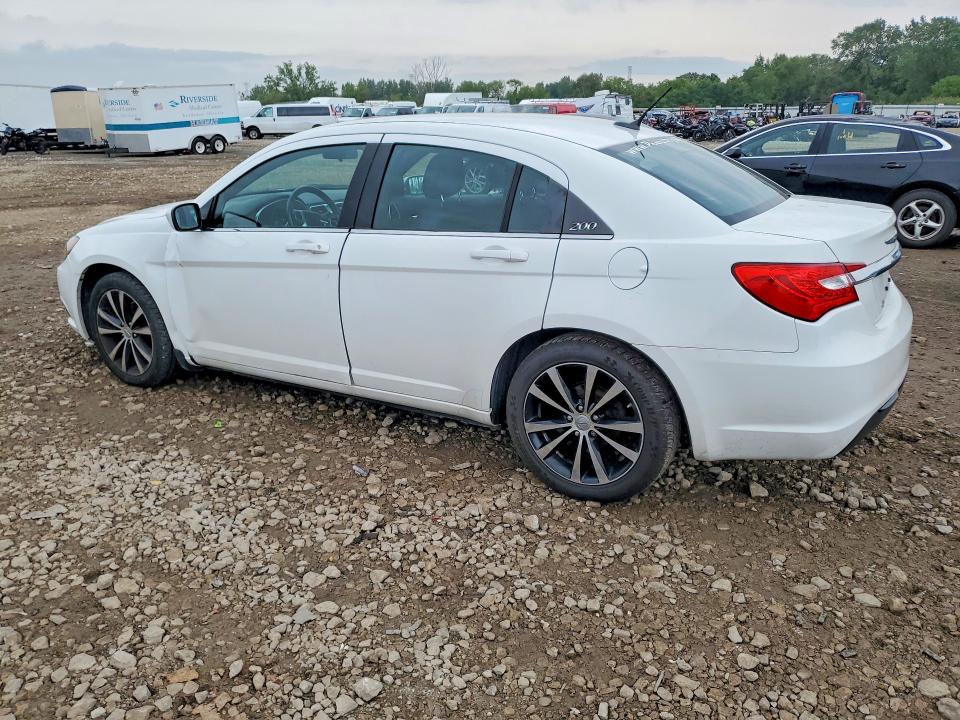 Foto 2 de la subasta – 2013 CHRYSLER 200 con VIN 1C3CCBBG9DN716841