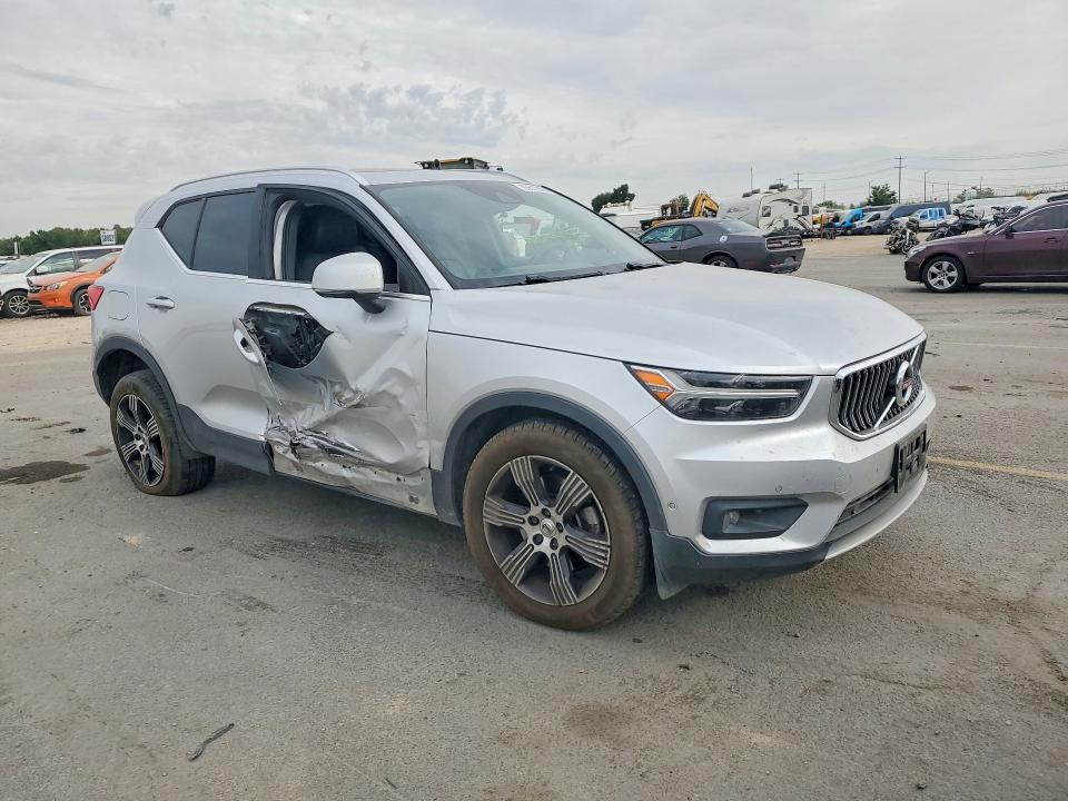 Photo 4 from auction – 2019 VOLVO XC40 with VIN YV4162ULXK2056552