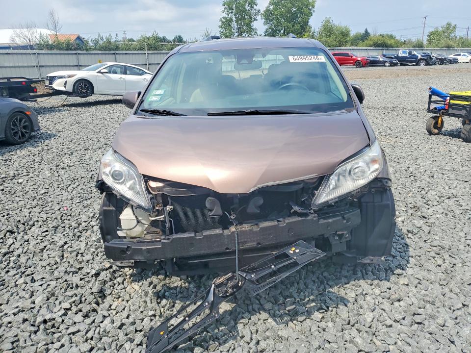 Photo 5 from auction – 2018 TOYOTA SIENNA with VIN 5TDKZ3DC8JS915696