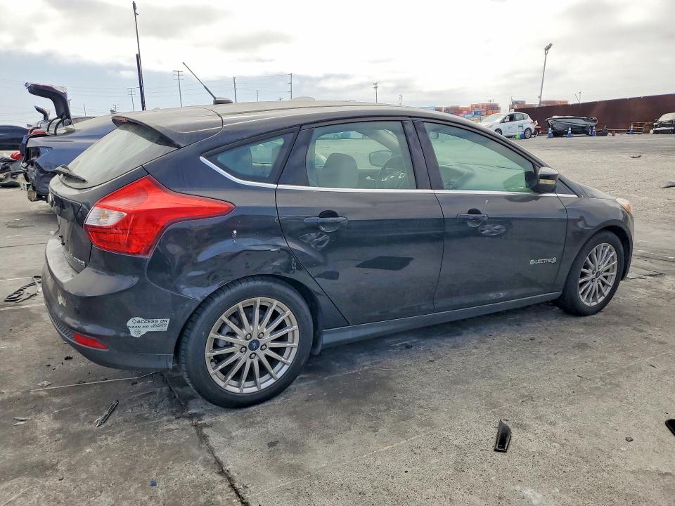Photo 3 from auction – 2014 FORD FOCUS with VIN 1FADP3R41EL111821