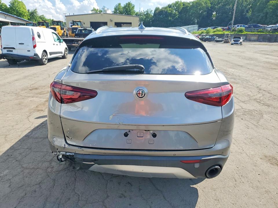 Photo 6 from auction – 2018 ALFA ROMEO STELVIO with VIN ZASFAKAN1J7B83521