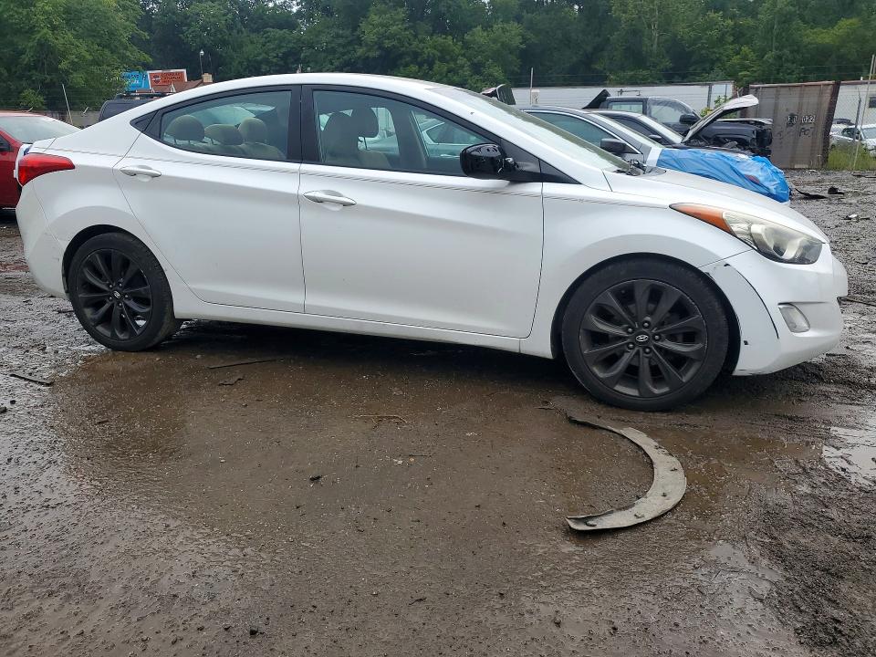 Photo 4 from auction – 2013 HYUNDAI ELANTRA with VIN 5NPDH4AE2DH316553
