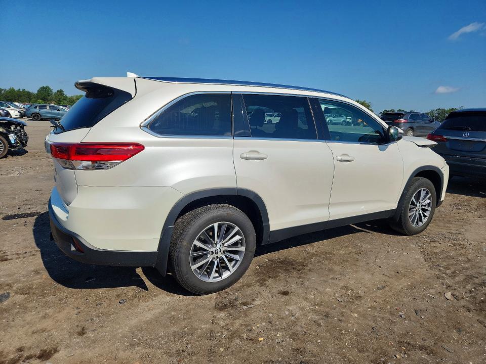 Photo 3 from auction – 2019 TOYOTA HIGHLANDER with VIN 5TDJZRFH2KS595476