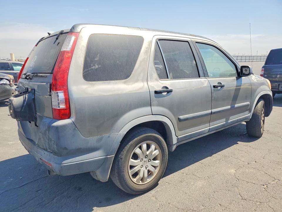 Photo 3 from auction – 2005 HONDA CR-V with VIN JHLRD77845C052756