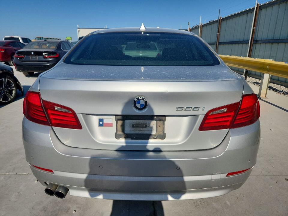 Photo 6 from auction – 2011 BMW 528 with VIN WBAFR1C56BC750000
