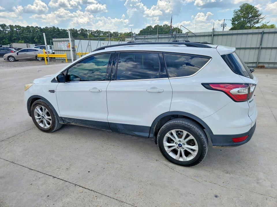 Photo 2 from auction – 2017 FORD ESCAPE with VIN 1FMCU0GD7HUE42803