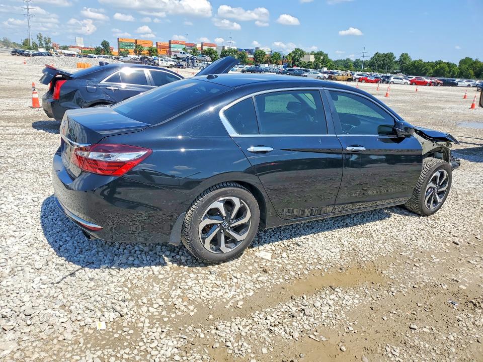 Photo 3 from auction – 2016 HONDA ACCORD with VIN 1HGCR2F70GA240013
