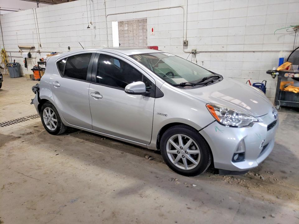 Photo 4 from auction – 2014 TOYOTA PRIUS C with VIN JTDKDTB30E1060660