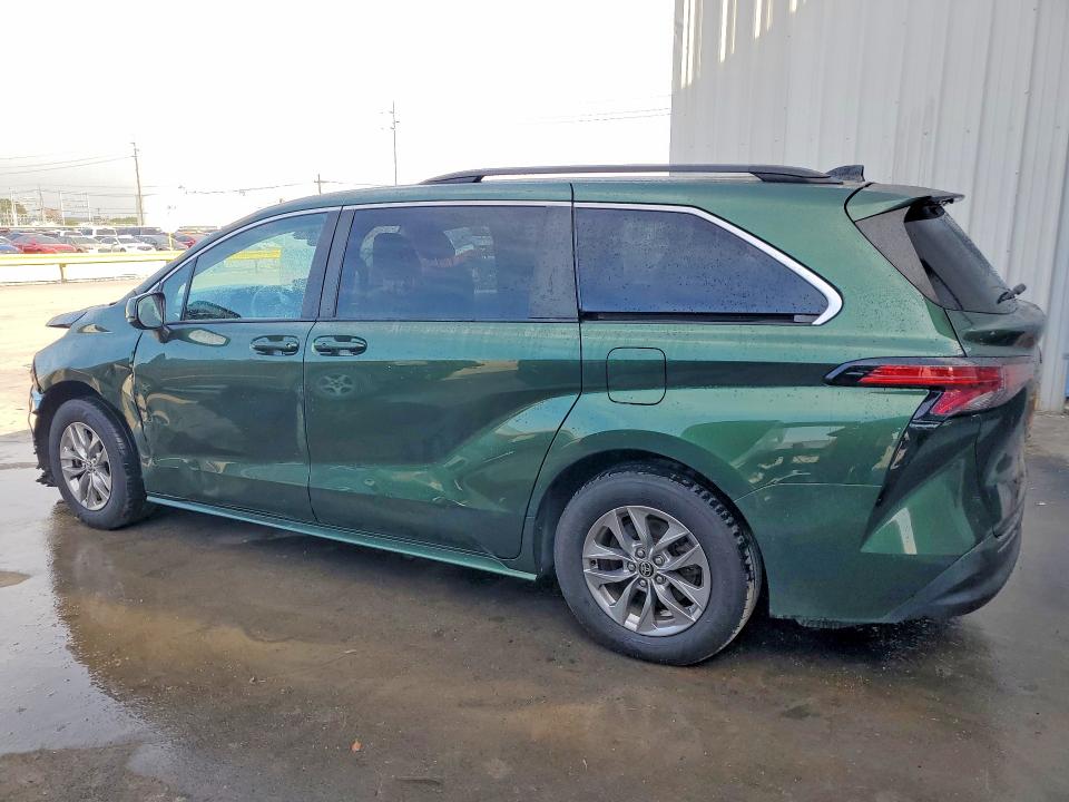Photo 2 from auction – 2022 TOYOTA SIENNA with VIN 5TDKRKEC7NS093312