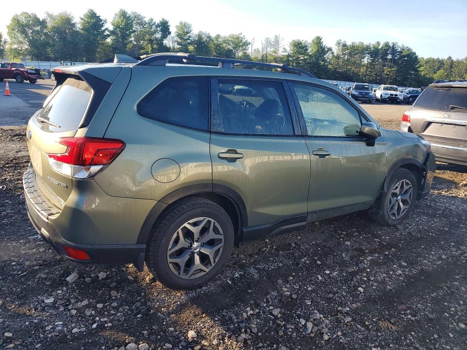 Photo 3 from auction – 2019 SUBARU FORESTER with VIN JF2SKAGC0KH531102