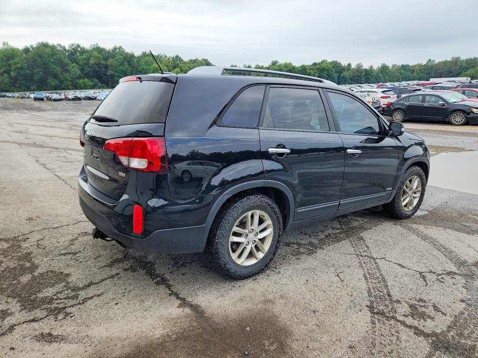 Foto 3 de la subasta – 2015 KIA SORENTO con VIN 5XYKTCA67FG641797