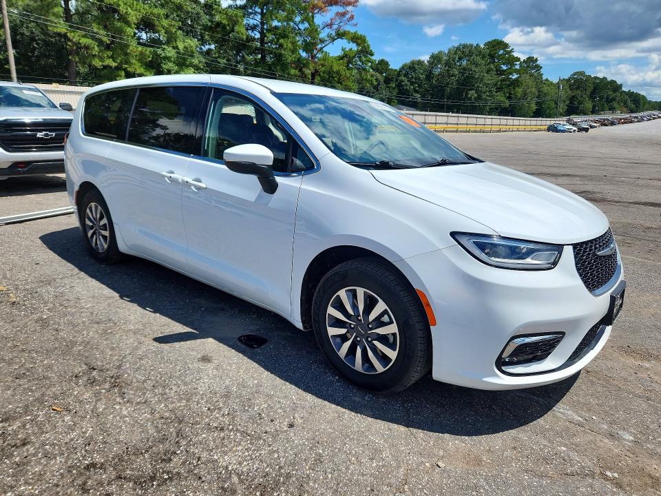 Photo 4 from auction – 2023 CHRYSLER PACIFICA with VIN 2C4RC1L78PR622391