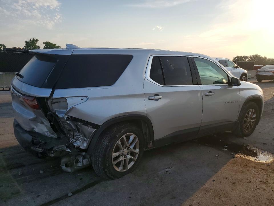 Снимка 3 от търг – 2020 CHEVROLET TRAVERSE с VIN 1GNERFKW5LJ149915