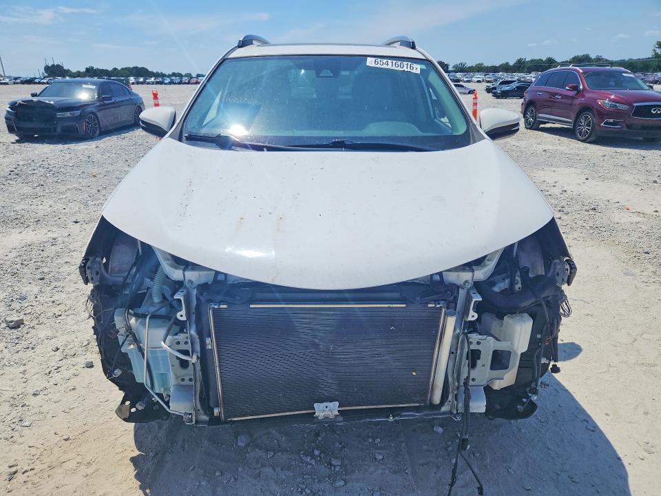 Photo 5 from auction – 2017 TOYOTA RAV4 with VIN JTMWFREV6HJ105486